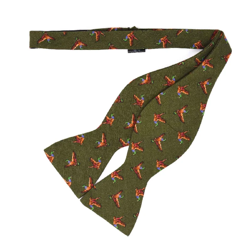 affordable silk bow ties for business events-Green Wool Bow Tie with Birds Pattern